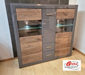 Highboard Anrichte in Grau Agave Hochglanz / Applikation Zinneiche Dunkel inkl. LED-Beleuchtung