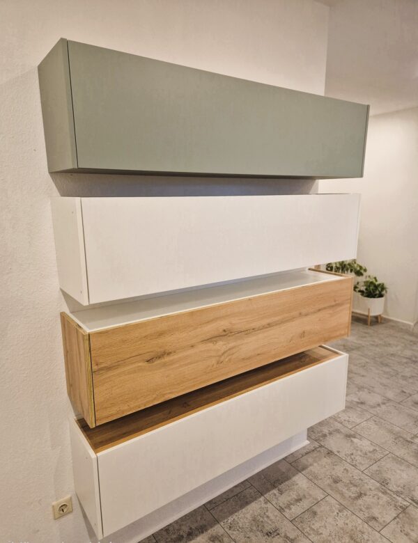 Hängeschrank für Wohnzimmer / Flur mit 1 Klappe in Wotan Eiche / Weiß / Grün Aloe